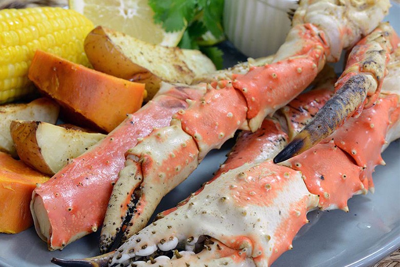 An example of serving King crab legs, photo by Gourmet Food Store