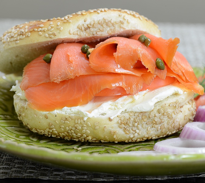 An example of how you can eat salmon fillet with a bun and cream cheese, photo by Gourmet Food Store